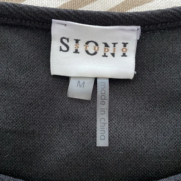 SIONI STUDIO top - Picture 2 of 7